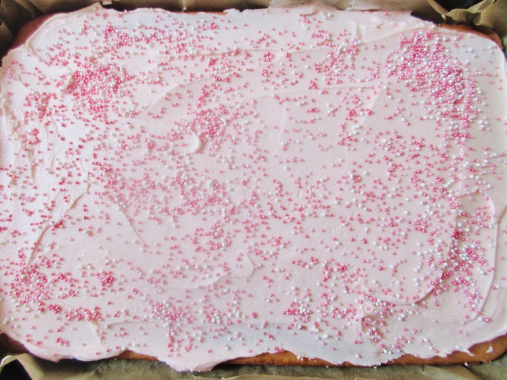 Pink velvet cake - bakewellmail