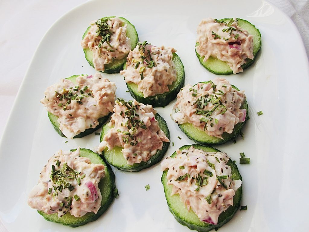 Tuna on cucumber slices