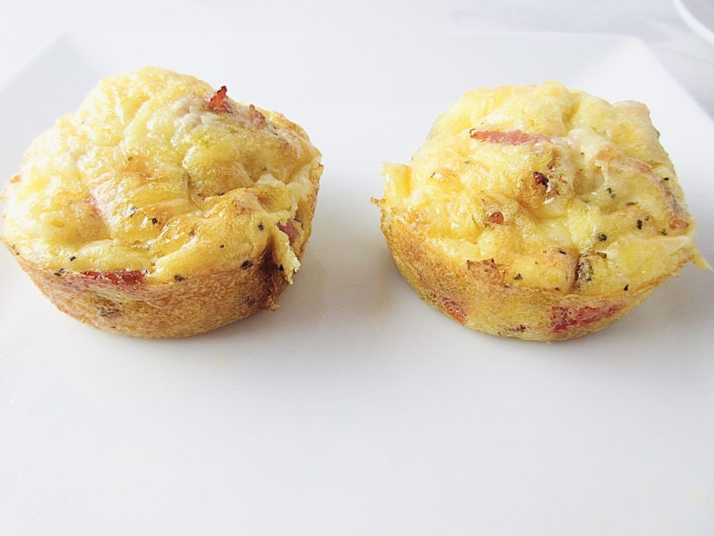 Cheesy Baked Egg and Bacon Muffins