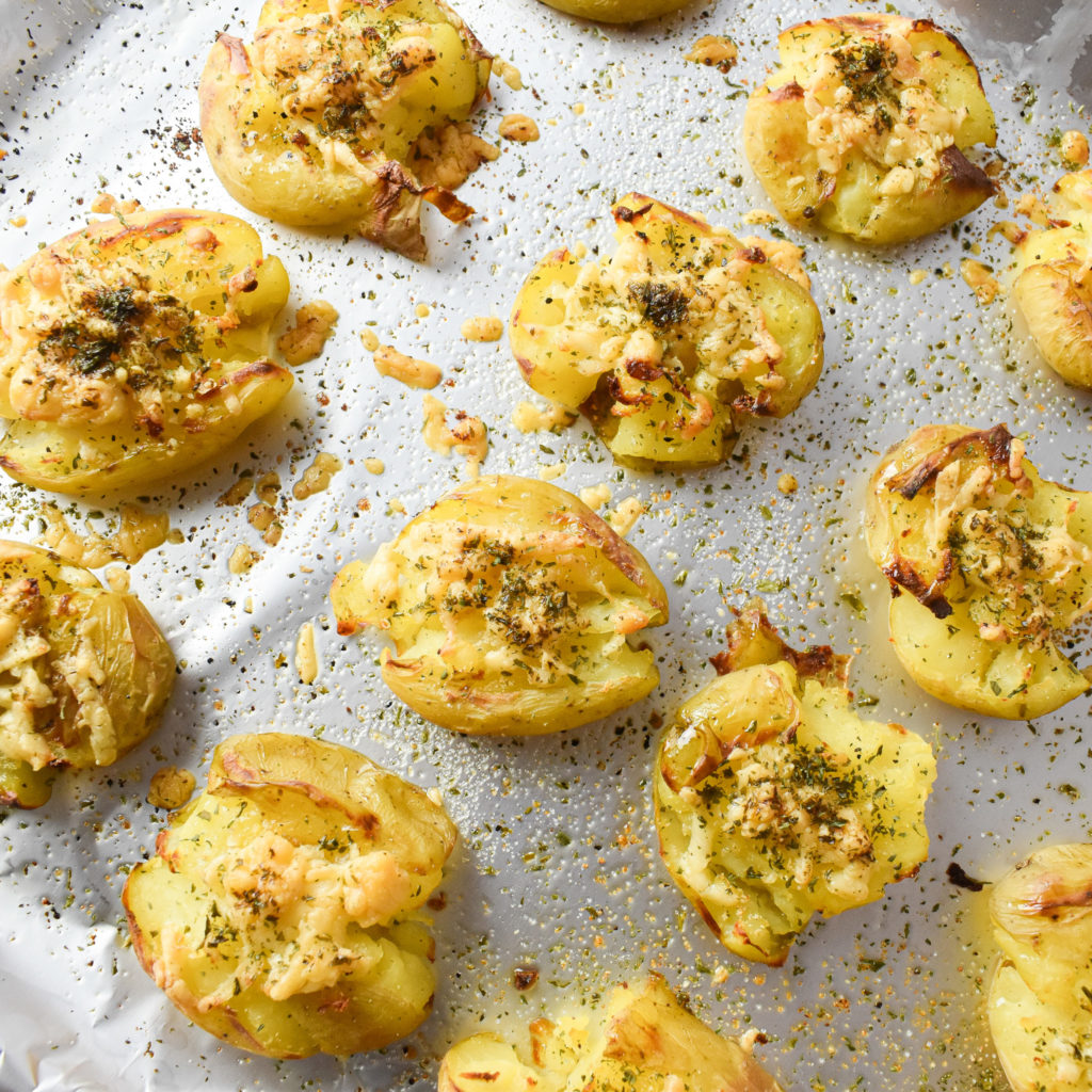 Cheddar and Garlic Smashed Potatoes - Drea's Dainty Kitchen