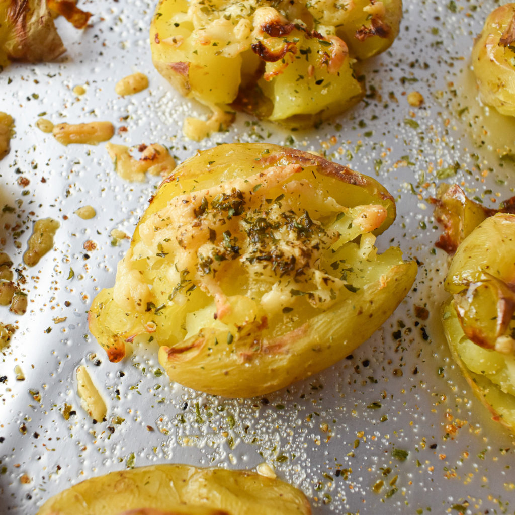 Cheddar and Garlic Smashed Potatoes - Drea's Dainty Kitchen