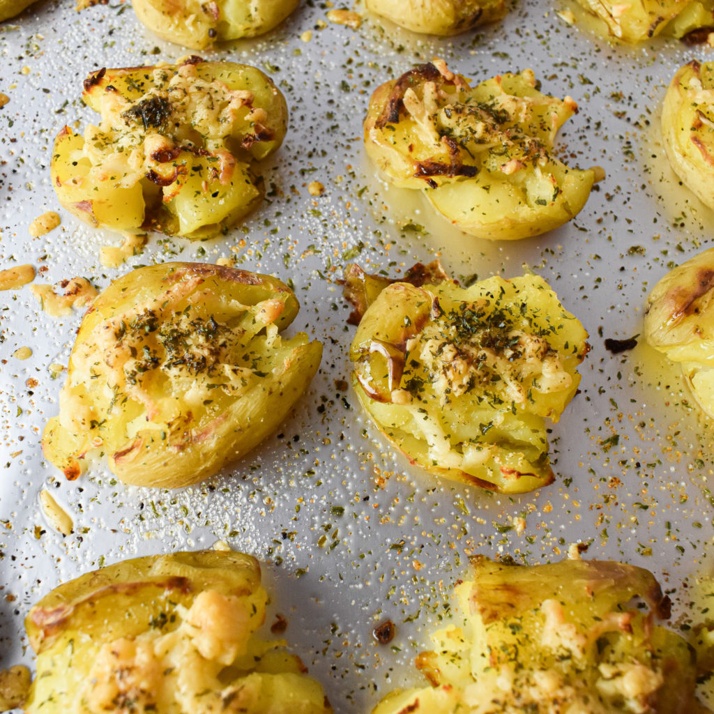 Cheddar and Garlic Smashed Potatoes - Drea's Dainty Kitchen