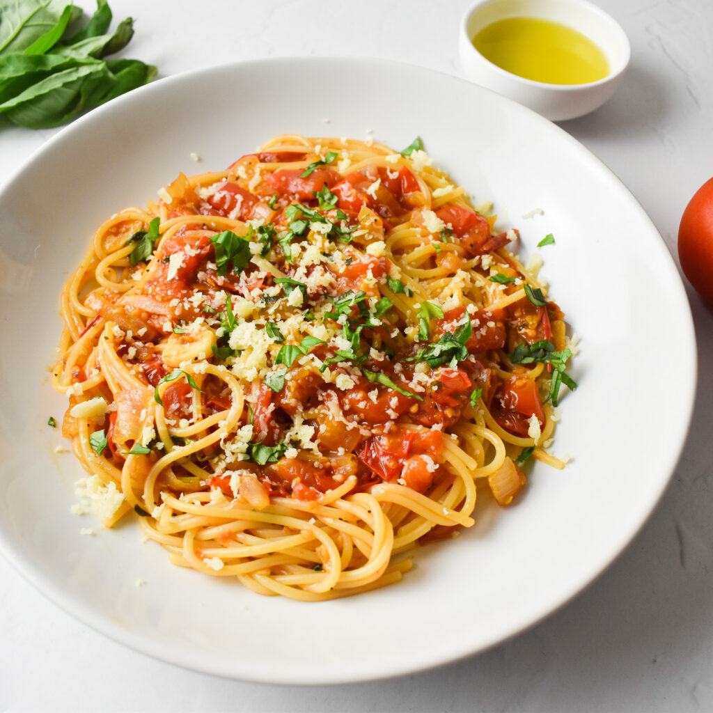 Spaghetti Arrabbiata (spicy spaghetti)