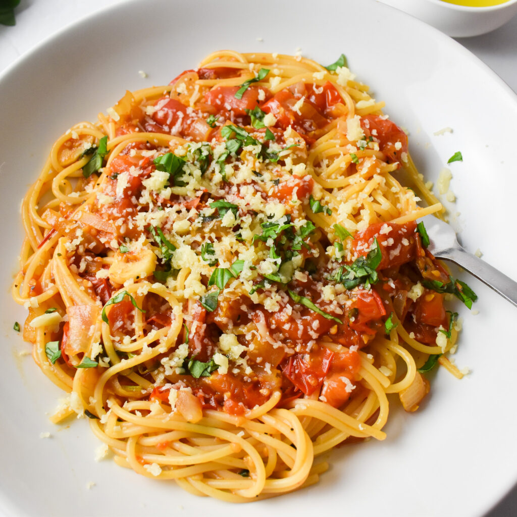 Spaghetti Arrabbiata (spicy spaghetti)