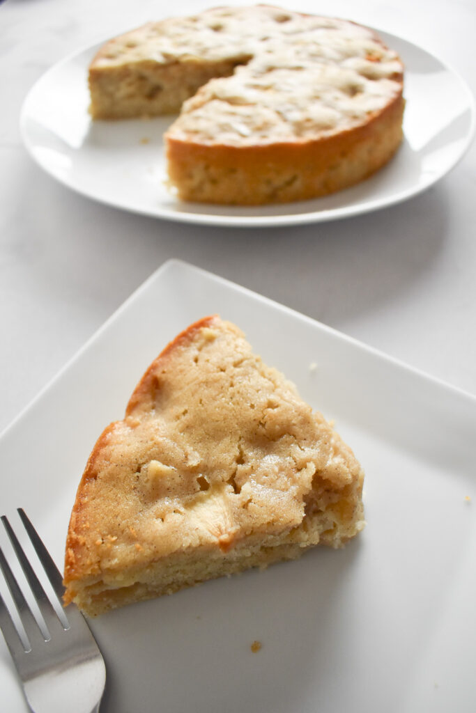 Apple cinnamon cake
