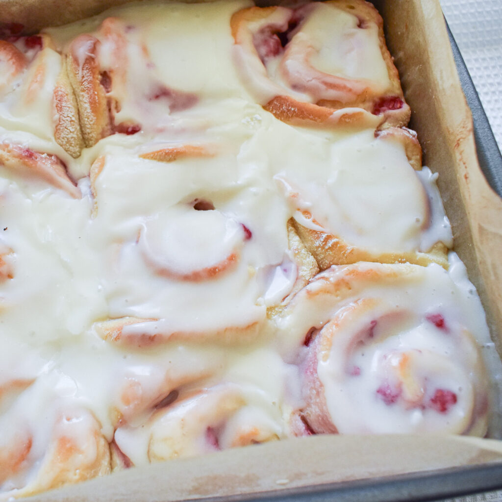 Raspberry sweet rolls